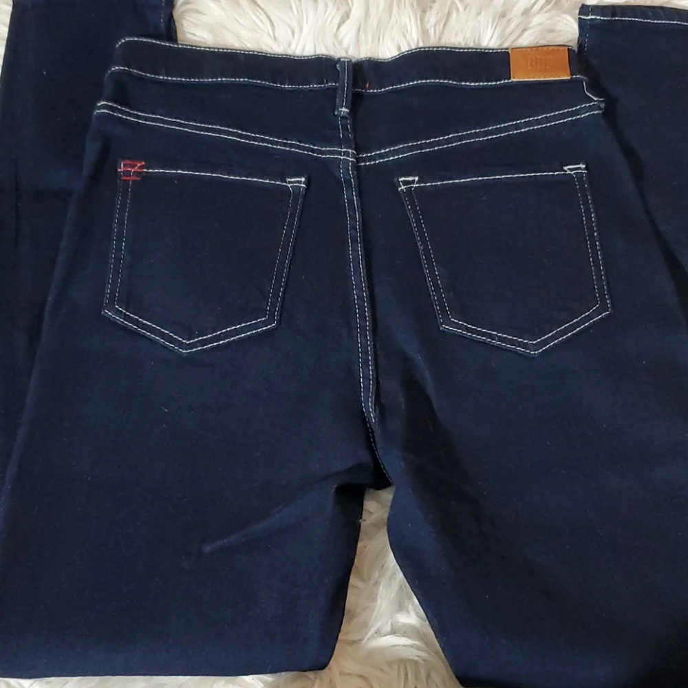 **BDG Twig High-Rise Jeans – Dark Denim w/ White Trim, Size 27**